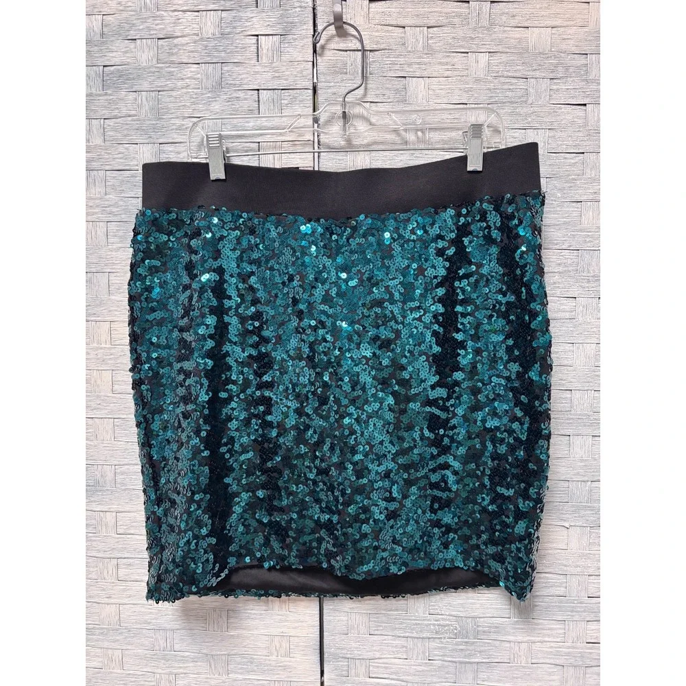 NWT Torrid 0‎ Mini Skirt Emerald Green Sequin Elastic Waist Sparkly Holiday Glam